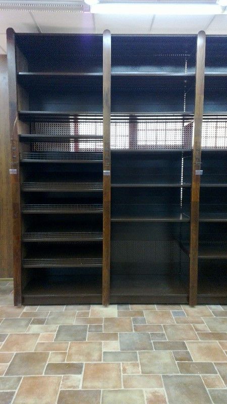 Винный стеллаж пристенный с декоративными накладками из массива